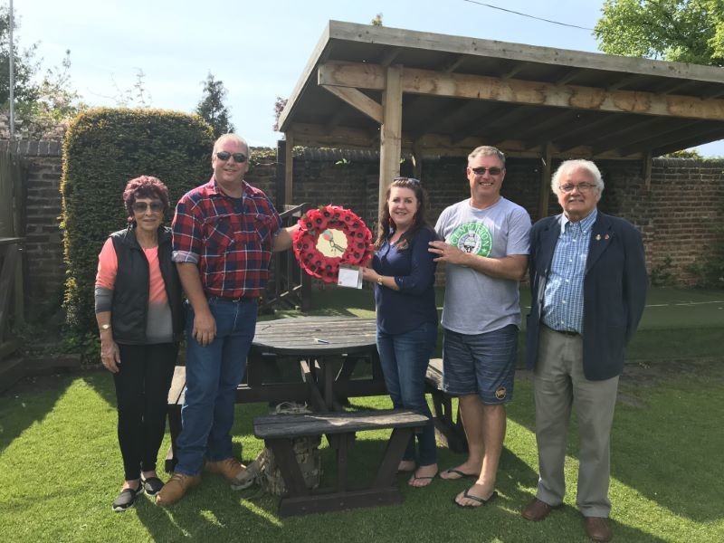 Other image for Relatives pay tribute to crash hero pilot